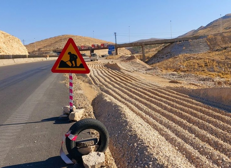 تعريض طريق دمشق حمص - القطيفة حتى جسر معلولا